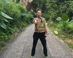 娱乐吃瓜酱爬山